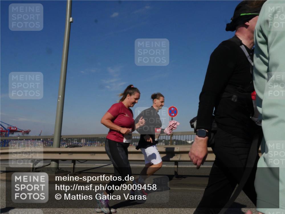 03.10.2025 - Köhlbrandbrückenlauf Matties Gatica Varas http://msf.ph/oto/9009458 03.10.2025 13:06:32 Position 2 118 meine-sportfotos.de