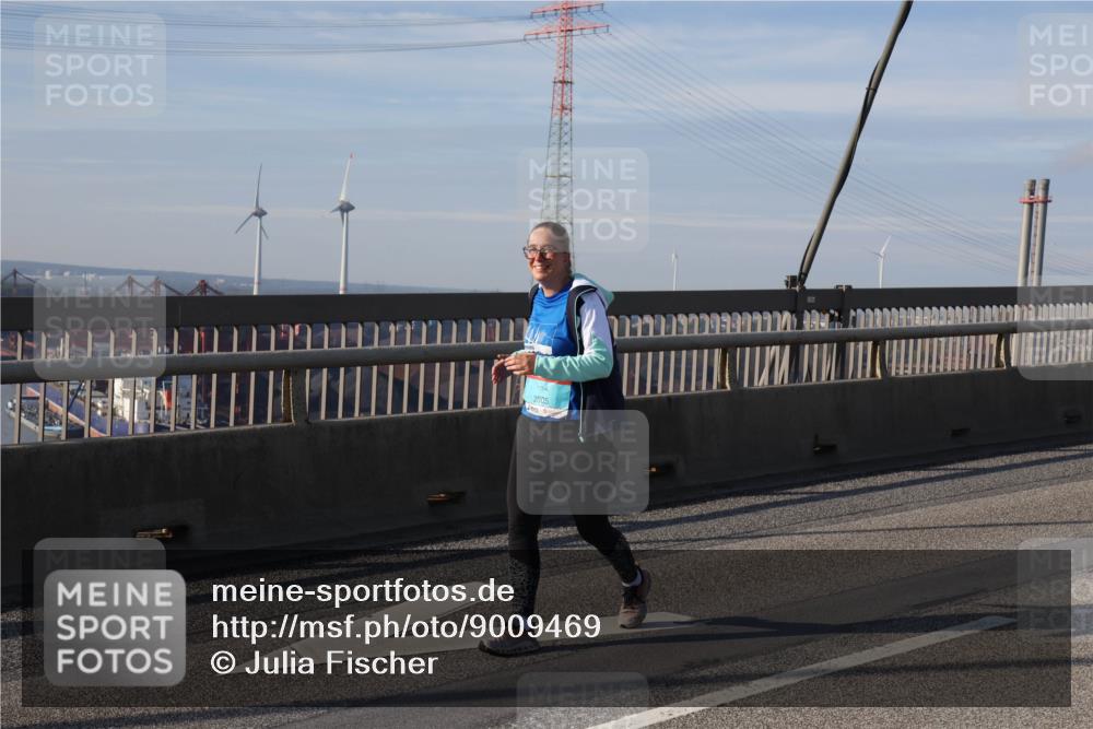 03.10.2025 - Köhlbrandbrückenlauf Julia Fischer http://msf.ph/oto/9009469 03.10.2025 10:13:19 Position 2 3805 meine-sportfotos.de
