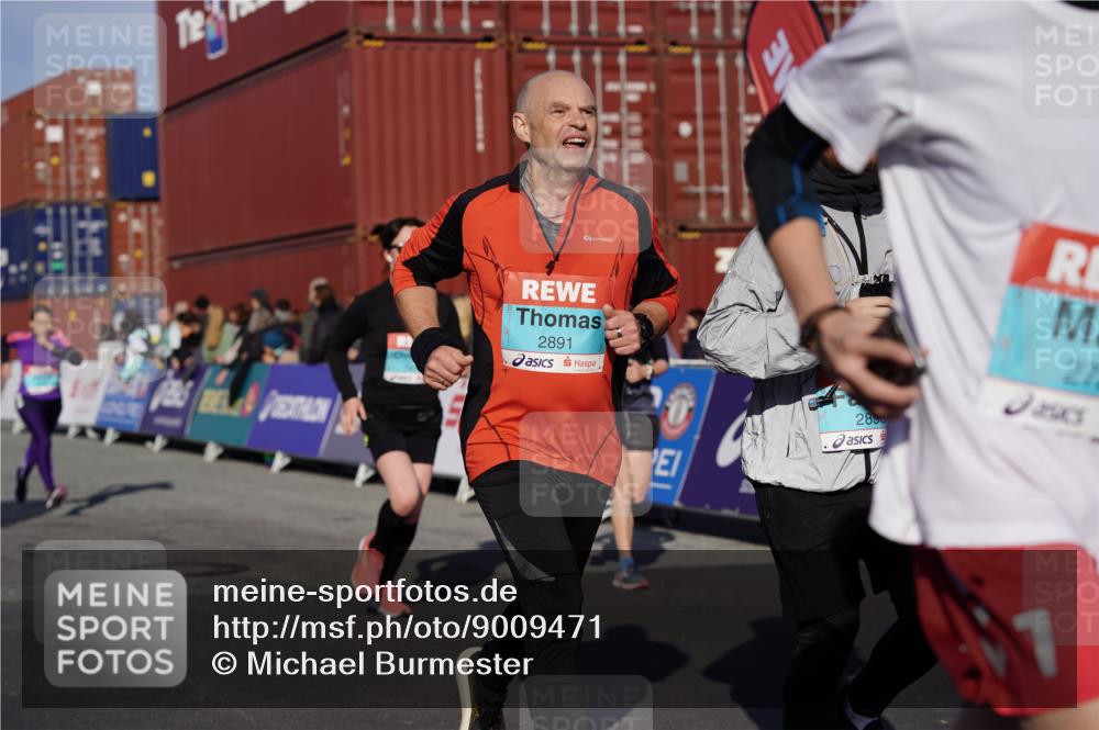 03.10.2025 - Köhlbrandbrückenlauf Michael Burmester http://msf.ph/oto/9009471 03.10.2025 10:10:34 Ziel 1093, 1217, 1413, 1499, 2015, 2728, 2890, 2891, 2964, 3345 meine-sportfotos.de