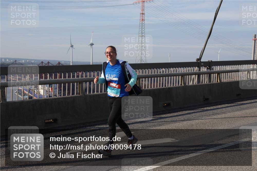 03.10.2025 - Köhlbrandbrückenlauf Julia Fischer http://msf.ph/oto/9009478 03.10.2025 10:13:20 Position 2 3805 meine-sportfotos.de