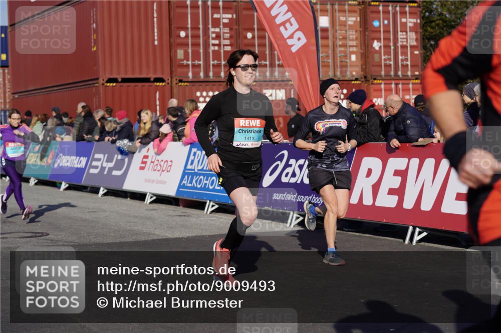 03.10.2025 - Köhlbrandbrückenlauf Michael Burmester http://msf.ph/oto/9009493 03.10.2025 10:10:34 Ziel 1093, 1217, 1413, 1499, 2015, 2728, 2890, 2891, 2964, 3345 meine-sportfotos.de