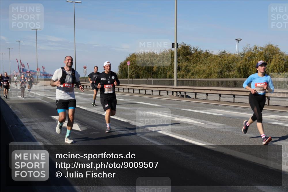 03.10.2025 - Köhlbrandbrückenlauf Julia Fischer http://msf.ph/oto/9009507 03.10.2025 12:53:09 Position 3 20 meine-sportfotos.de