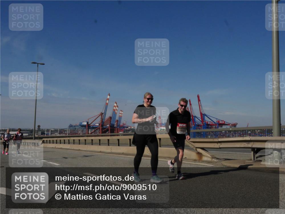 03.10.2025 - Köhlbrandbrückenlauf Matties Gatica Varas http://msf.ph/oto/9009510 03.10.2025 13:06:38 Position 2 118 meine-sportfotos.de