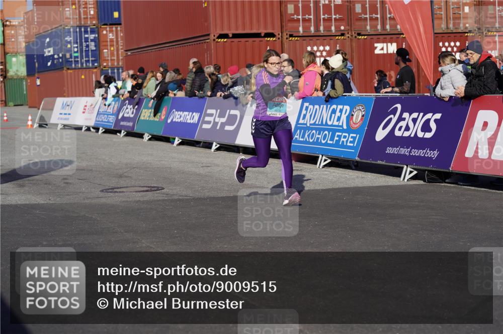 03.10.2025 - Köhlbrandbrückenlauf Michael Burmester http://msf.ph/oto/9009515 03.10.2025 10:10:36 Ziel 1217, 1413, 2015, 2728, 2890, 2891, 3032, 3345 meine-sportfotos.de