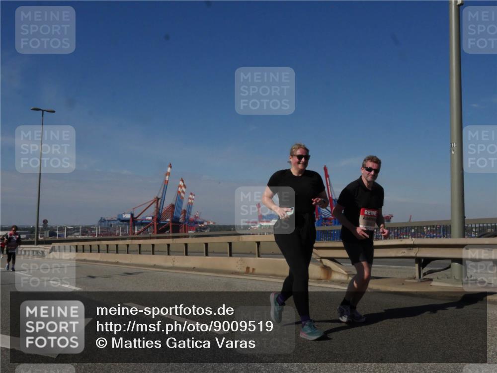 03.10.2025 - Köhlbrandbrückenlauf Matties Gatica Varas http://msf.ph/oto/9009519 03.10.2025 13:06:38 Position 2 118 meine-sportfotos.de