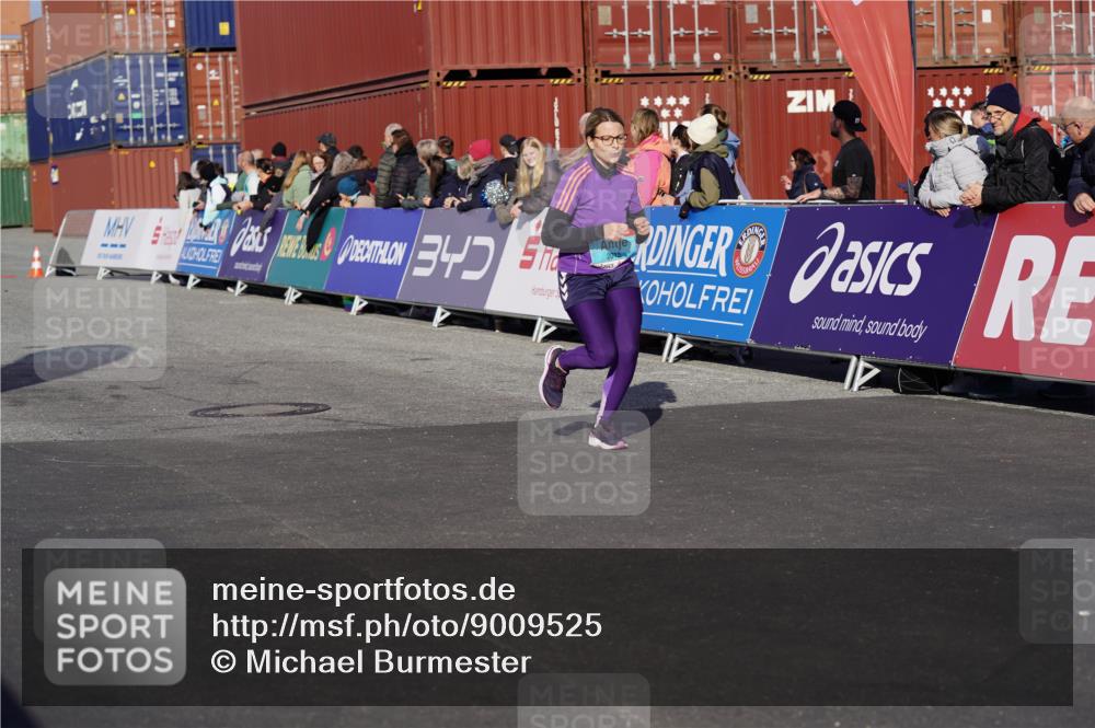 03.10.2025 - Köhlbrandbrückenlauf Michael Burmester http://msf.ph/oto/9009525 03.10.2025 10:10:36 Ziel 1217, 1413, 2015, 2728, 2890, 2891, 3032, 3345 meine-sportfotos.de