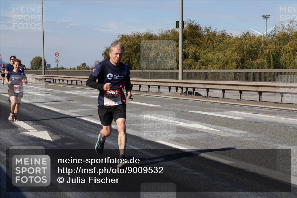 03.10.2025 - Köhlbrandbrückenlauf Julia Fischer http://msf.ph/oto/9009532 03.10.2025 12:53:15 Position 3 4595 meine-sportfotos.de