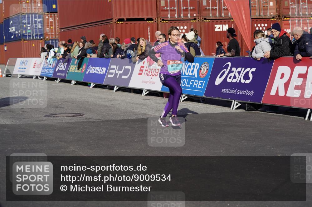 03.10.2025 - Köhlbrandbrückenlauf Michael Burmester http://msf.ph/oto/9009534 03.10.2025 10:10:36 Ziel 1217, 1413, 2015, 2728, 2890, 2891, 3032, 3345 meine-sportfotos.de