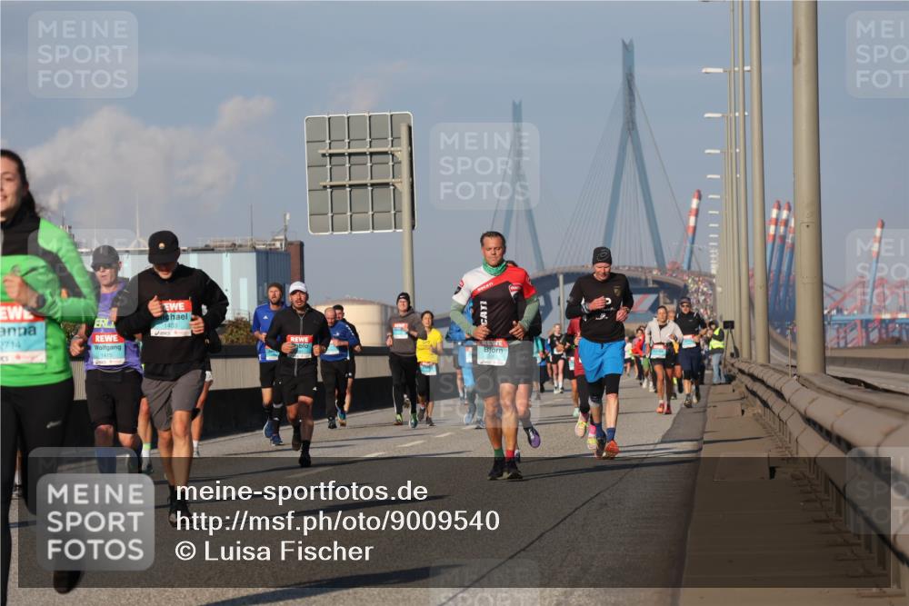 03.10.2025 - Köhlbrandbrückenlauf Luisa Fischer http://msf.ph/oto/9009540 03.10.2025 10:51:28 Position 3 2714, 1415, 1403 meine-sportfotos.de