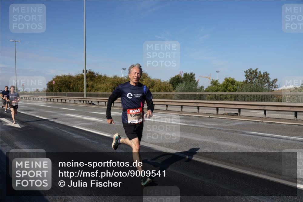 03.10.2025 - Köhlbrandbrückenlauf Julia Fischer http://msf.ph/oto/9009541 03.10.2025 12:53:15 Position 3 4395 meine-sportfotos.de