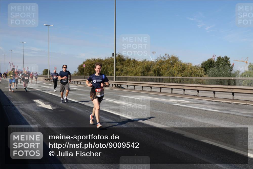 03.10.2025 - Köhlbrandbrückenlauf Julia Fischer http://msf.ph/oto/9009542 03.10.2025 12:53:17 Position 3  meine-sportfotos.de