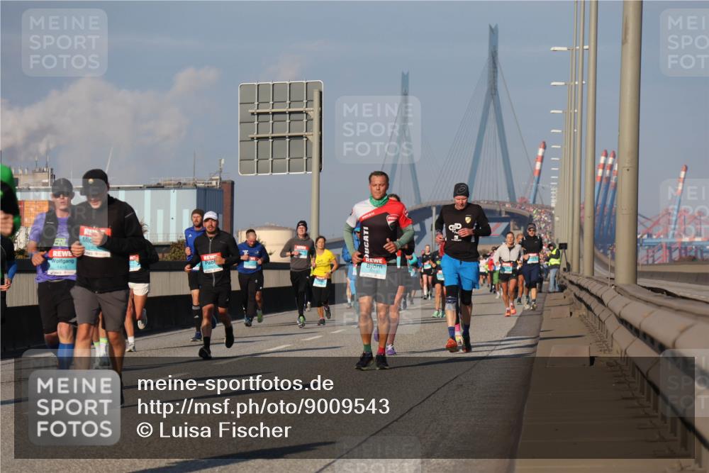 03.10.2025 - Köhlbrandbrückenlauf Luisa Fischer http://msf.ph/oto/9009543 03.10.2025 10:51:29 Position 3  meine-sportfotos.de