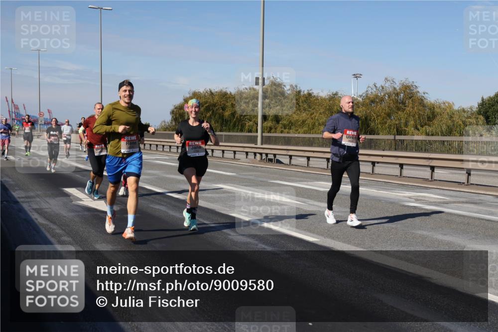 03.10.2025 - Köhlbrandbrückenlauf Julia Fischer http://msf.ph/oto/9009580 03.10.2025 12:53:22 Position 3  meine-sportfotos.de