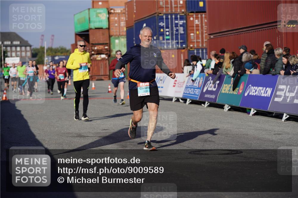 03.10.2025 - Köhlbrandbrückenlauf Michael Burmester http://msf.ph/oto/9009589 03.10.2025 10:10:41 Ziel 1701, 2015, 2150, 3032 meine-sportfotos.de