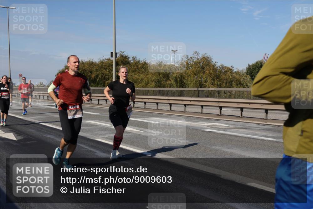 03.10.2025 - Köhlbrandbrückenlauf Julia Fischer http://msf.ph/oto/9009603 03.10.2025 12:53:25 Position 3  meine-sportfotos.de