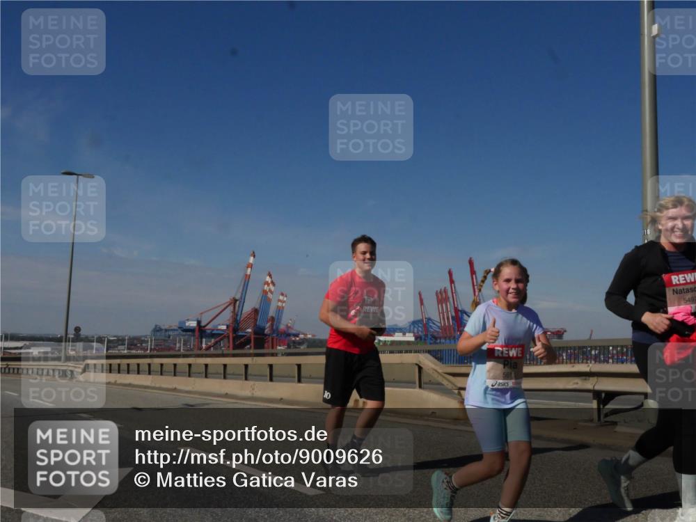03.10.2025 - Köhlbrandbrückenlauf Matties Gatica Varas http://msf.ph/oto/9009626 03.10.2025 13:07:00 Position 2 10, 5611, 5497 meine-sportfotos.de