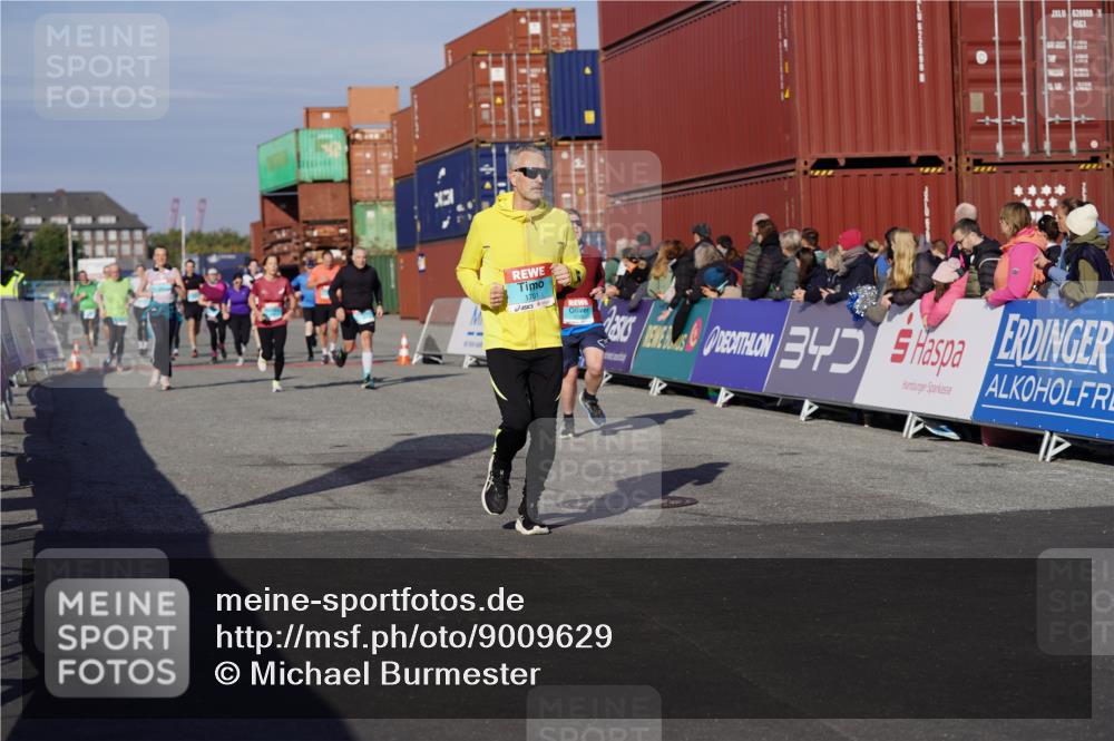 03.10.2025 - Köhlbrandbrückenlauf Michael Burmester http://msf.ph/oto/9009629 03.10.2025 10:10:43 Ziel 1450, 1701, 1705, 2150, 3032, 3818 meine-sportfotos.de