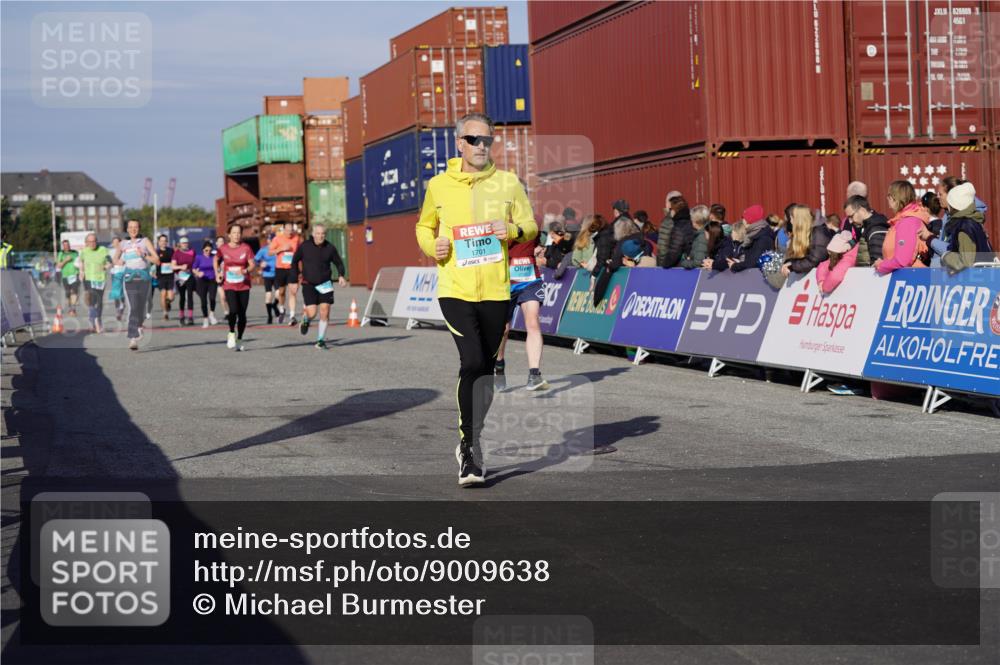 03.10.2025 - Köhlbrandbrückenlauf Michael Burmester http://msf.ph/oto/9009638 03.10.2025 10:10:44 Ziel 1450, 1701, 1705, 2150, 3032, 3818 meine-sportfotos.de