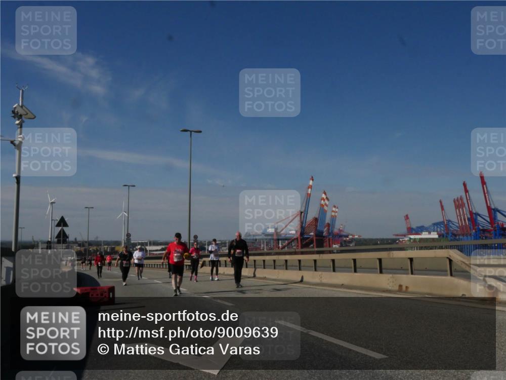 03.10.2025 - Köhlbrandbrückenlauf Matties Gatica Varas http://msf.ph/oto/9009639 03.10.2025 13:07:14 Position 2  meine-sportfotos.de