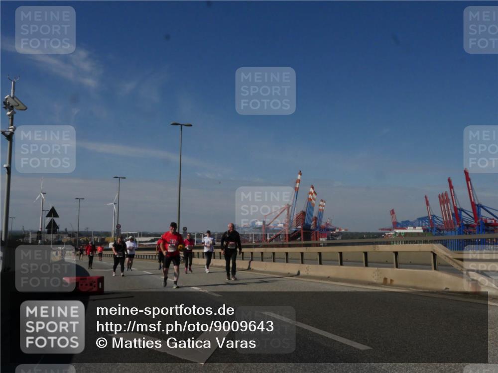 03.10.2025 - Köhlbrandbrückenlauf Matties Gatica Varas http://msf.ph/oto/9009643 03.10.2025 13:07:15 Position 2  meine-sportfotos.de