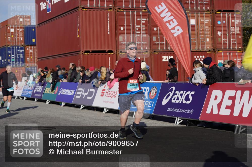 03.10.2025 - Köhlbrandbrückenlauf Michael Burmester http://msf.ph/oto/9009657 03.10.2025 10:10:46 Ziel 1183, 1450, 1568, 1701, 1705, 1802, 1973, 2150, 2729, 3032, 3717, 3818 meine-sportfotos.de