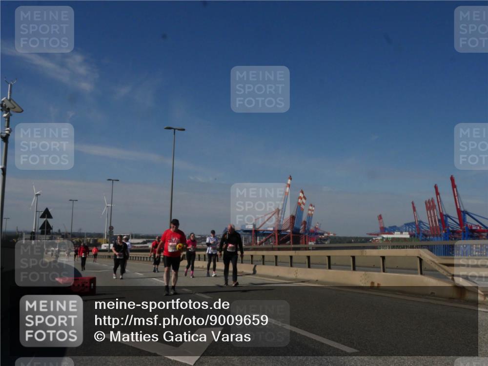 03.10.2025 - Köhlbrandbrückenlauf Matties Gatica Varas http://msf.ph/oto/9009659 03.10.2025 13:07:16 Position 2  meine-sportfotos.de