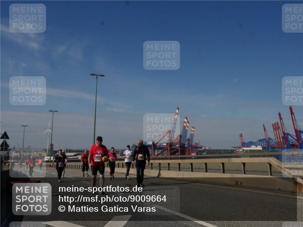 03.10.2025 - Köhlbrandbrückenlauf Matties Gatica Varas http://msf.ph/oto/9009664 03.10.2025 13:07:16 Position 2  meine-sportfotos.de