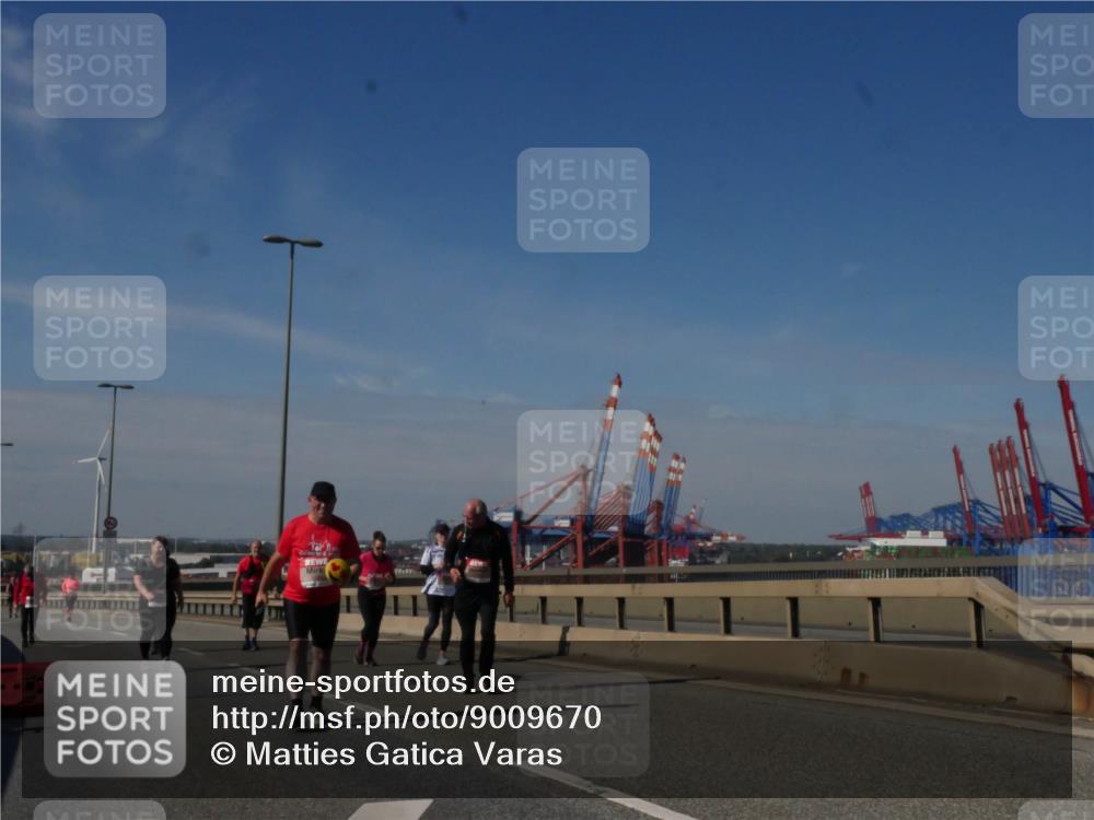 03.10.2025 - Köhlbrandbrückenlauf Matties Gatica Varas http://msf.ph/oto/9009670 03.10.2025 13:07:16 Position 2  meine-sportfotos.de