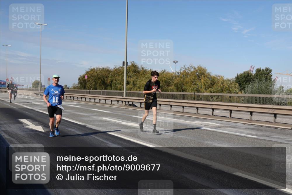 03.10.2025 - Köhlbrandbrückenlauf Julia Fischer http://msf.ph/oto/9009677 03.10.2025 12:53:33 Position 3 50 meine-sportfotos.de