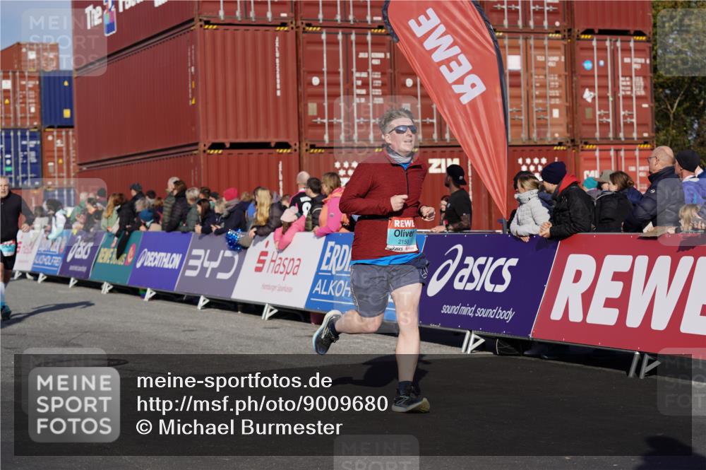 03.10.2025 - Köhlbrandbrückenlauf Michael Burmester http://msf.ph/oto/9009680 03.10.2025 10:10:46 Ziel 1183, 1450, 1568, 1701, 1705, 1802, 1973, 2150, 2729, 3032, 3717, 3818 meine-sportfotos.de
