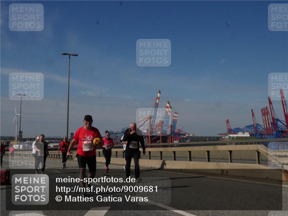 03.10.2025 - Köhlbrandbrückenlauf Matties Gatica Varas http://msf.ph/oto/9009681 03.10.2025 13:07:18 Position 2  meine-sportfotos.de