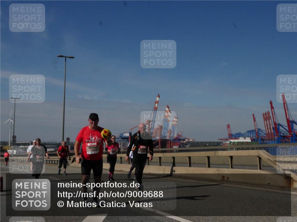 03.10.2025 - Köhlbrandbrückenlauf Matties Gatica Varas http://msf.ph/oto/9009688 03.10.2025 13:07:18 Position 2  meine-sportfotos.de