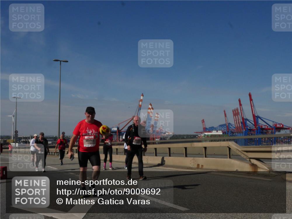 03.10.2025 - Köhlbrandbrückenlauf Matties Gatica Varas http://msf.ph/oto/9009692 03.10.2025 13:07:18 Position 2 200 meine-sportfotos.de