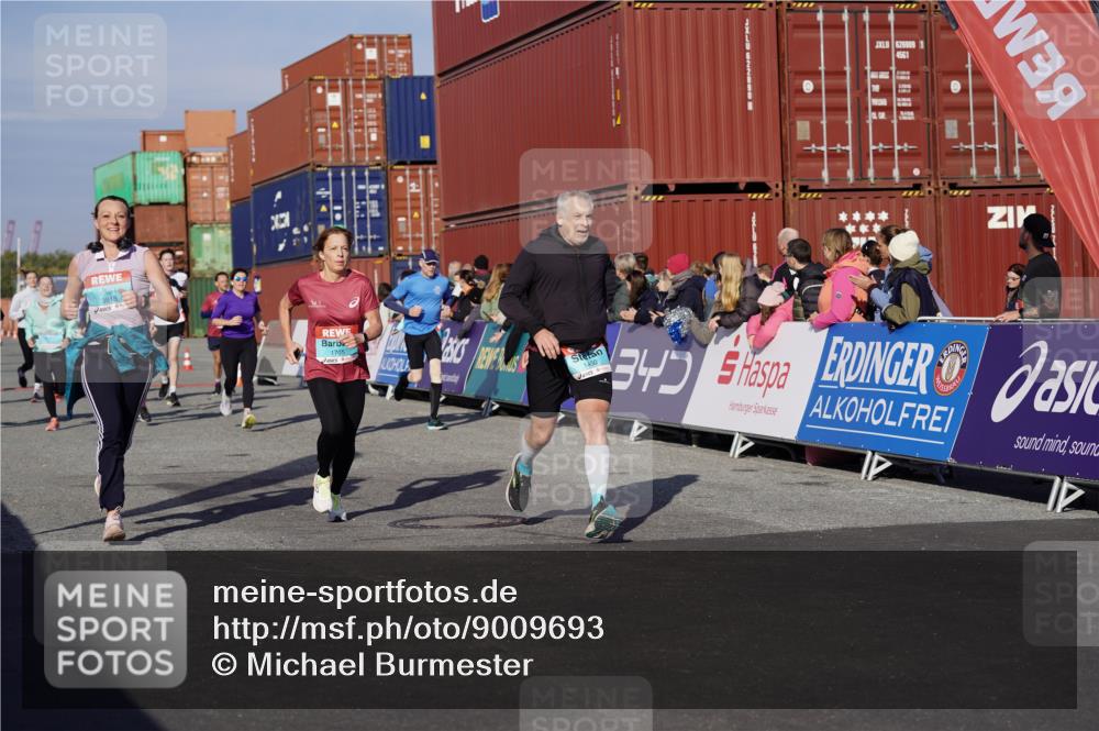03.10.2025 - Köhlbrandbrückenlauf Michael Burmester http://msf.ph/oto/9009693 03.10.2025 10:10:48 Ziel 1151, 1183, 1229, 1450, 1568, 1701, 1705, 1802, 1945, 1973, 2150, 2381, 2729, 3410, 3717, 3808, 3818 meine-sportfotos.de