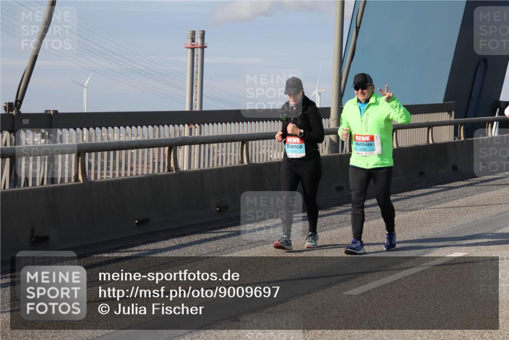 03.10.2025 - Köhlbrandbrückenlauf Julia Fischer http://msf.ph/oto/9009697 03.10.2025 10:16:59 Position 2 2320, 1241, 3396 meine-sportfotos.de