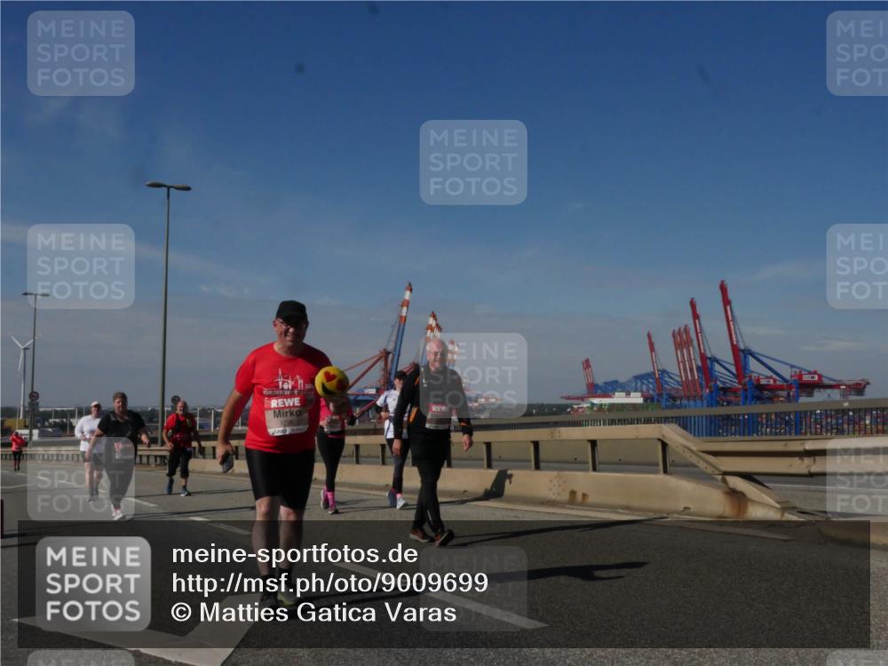03.10.2025 - Köhlbrandbrückenlauf Matties Gatica Varas http://msf.ph/oto/9009699 03.10.2025 13:07:19 Position 2 5736 meine-sportfotos.de
