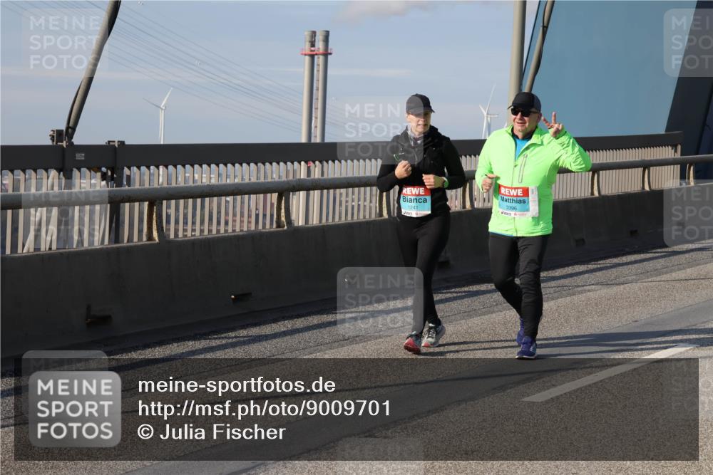 03.10.2025 - Köhlbrandbrückenlauf Julia Fischer http://msf.ph/oto/9009701 03.10.2025 10:16:59 Position 2 2320, 1241, 3396 meine-sportfotos.de