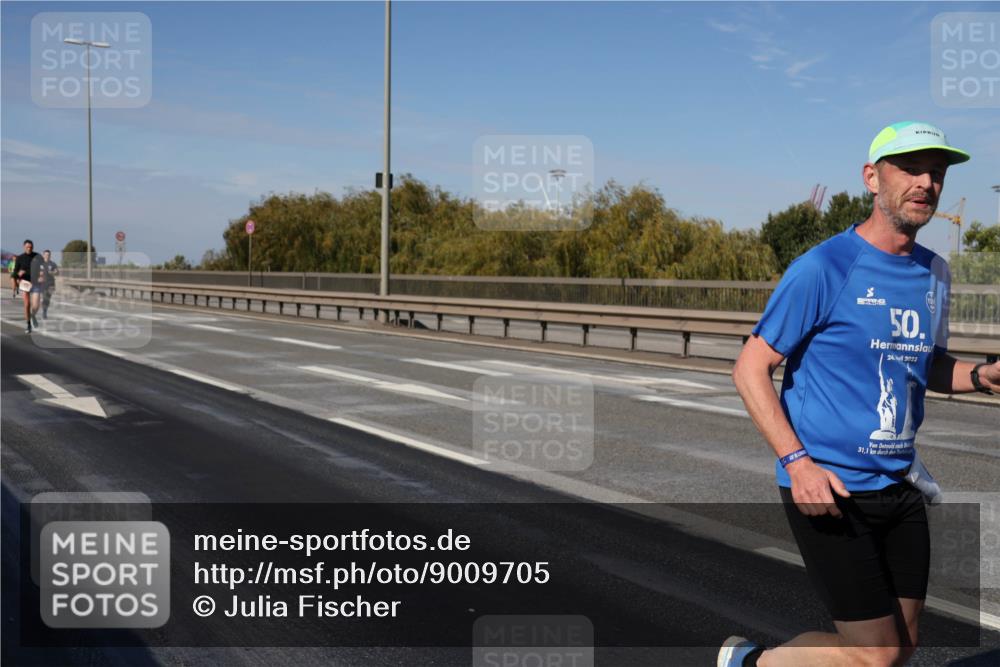 03.10.2025 - Köhlbrandbrückenlauf Julia Fischer http://msf.ph/oto/9009705 03.10.2025 12:53:35 Position 3 50, 24, 2022, 31, 1 meine-sportfotos.de
