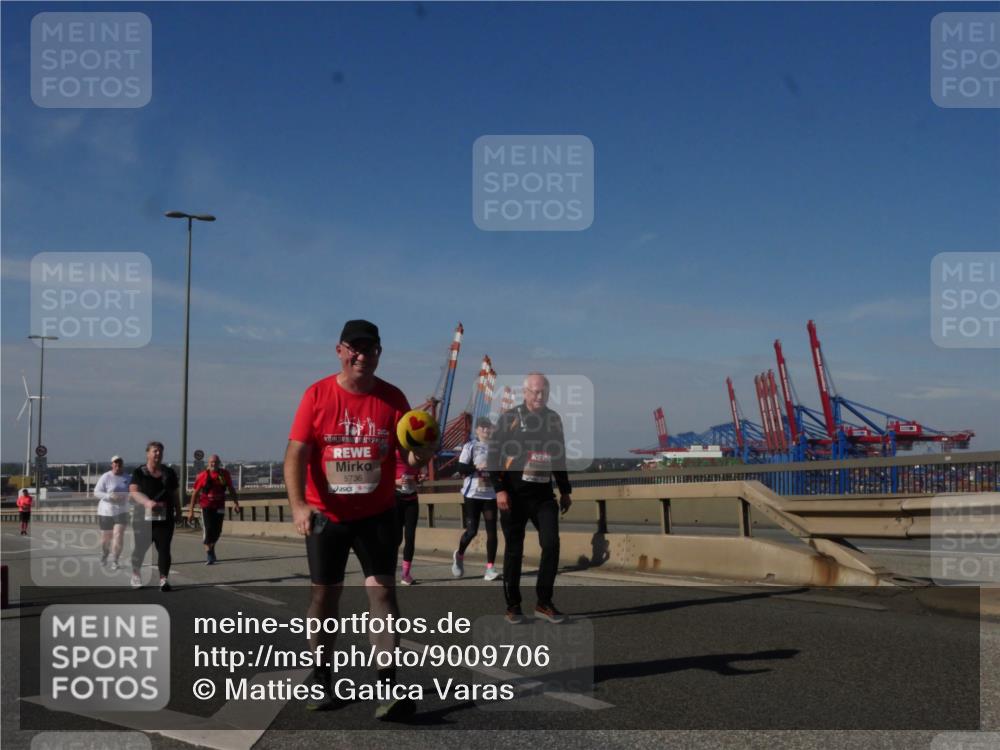 03.10.2025 - Köhlbrandbrückenlauf Matties Gatica Varas http://msf.ph/oto/9009706 03.10.2025 13:07:19 Position 2 202, 5736 meine-sportfotos.de