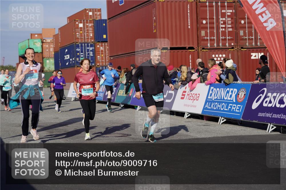03.10.2025 - Köhlbrandbrückenlauf Michael Burmester http://msf.ph/oto/9009716 03.10.2025 10:10:48 Ziel 1151, 1183, 1229, 1450, 1568, 1701, 1705, 1802, 1945, 1973, 2150, 2381, 2729, 3410, 3717, 3808, 3818 meine-sportfotos.de