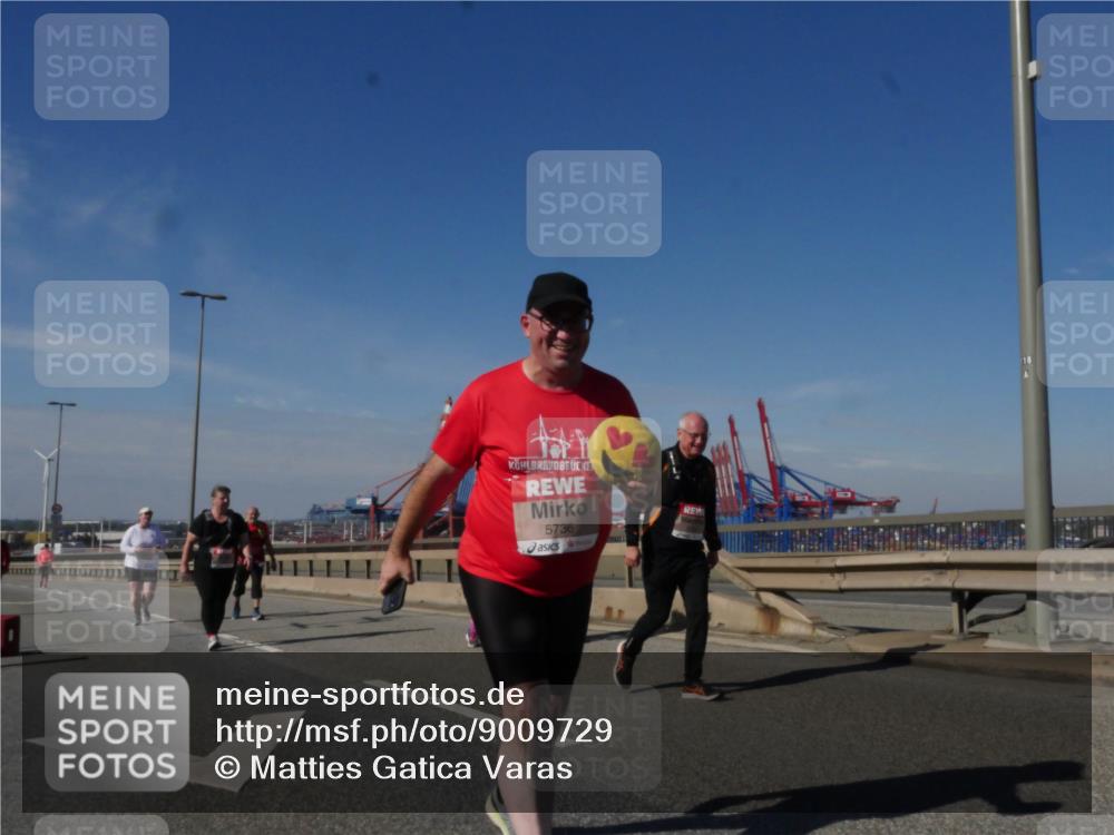 03.10.2025 - Köhlbrandbrückenlauf Matties Gatica Varas http://msf.ph/oto/9009729 03.10.2025 13:07:21 Position 2 5736, 18 meine-sportfotos.de