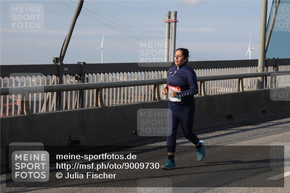 03.10.2025 - Köhlbrandbrückenlauf Julia Fischer http://msf.ph/oto/9009730 03.10.2025 10:17:45 Position 2  meine-sportfotos.de