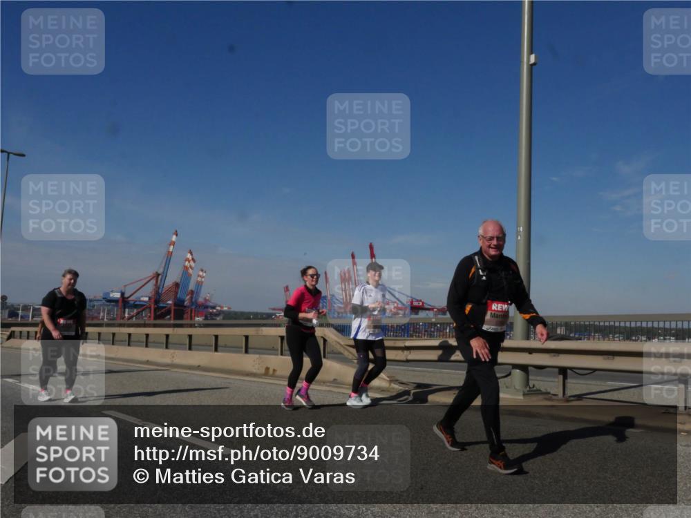 03.10.2025 - Köhlbrandbrückenlauf Matties Gatica Varas http://msf.ph/oto/9009734 03.10.2025 13:07:22 Position 2  meine-sportfotos.de