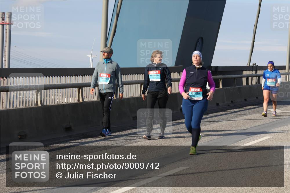 03.10.2025 - Köhlbrandbrückenlauf Julia Fischer http://msf.ph/oto/9009742 03.10.2025 10:17:57 Position 2 2691 meine-sportfotos.de