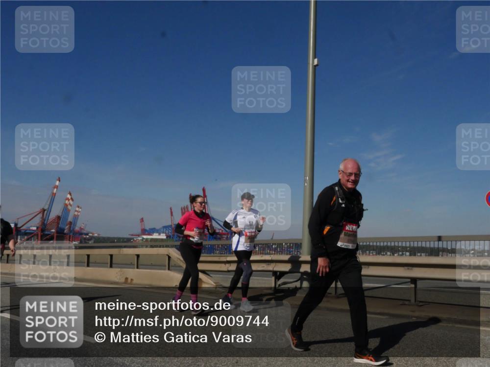 03.10.2025 - Köhlbrandbrückenlauf Matties Gatica Varas http://msf.ph/oto/9009744 03.10.2025 13:07:23 Position 2 118 meine-sportfotos.de