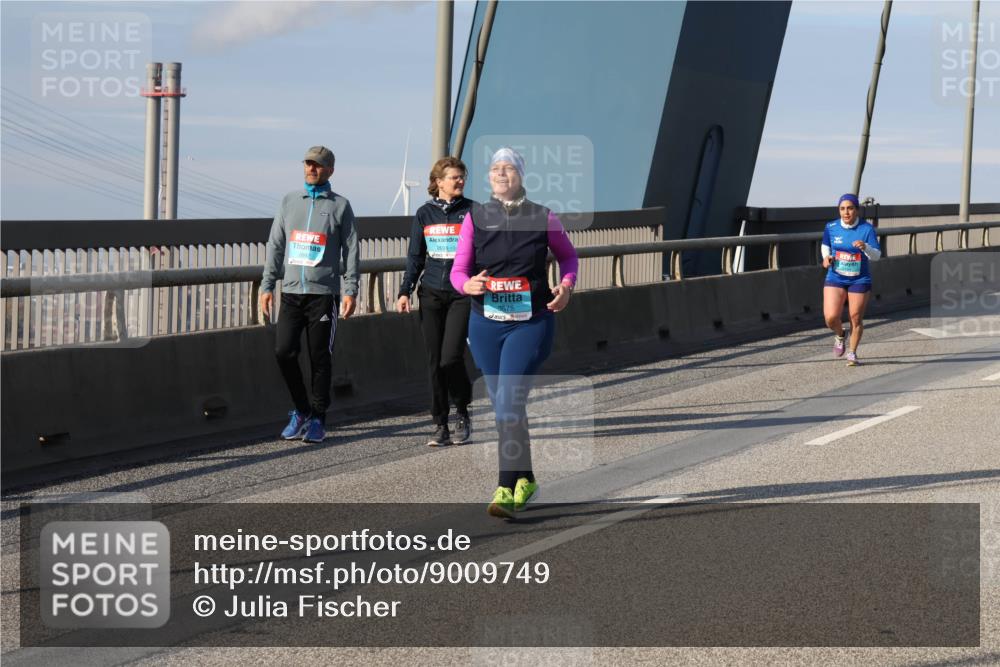 03.10.2025 - Köhlbrandbrückenlauf Julia Fischer http://msf.ph/oto/9009749 03.10.2025 10:17:58 Position 2 2691, 3575 meine-sportfotos.de