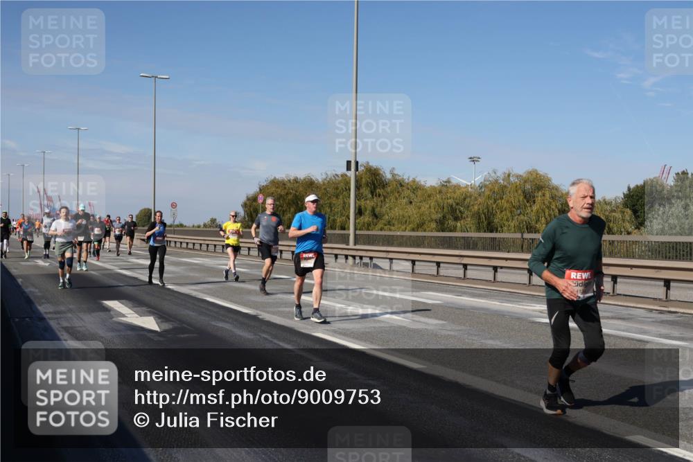 03.10.2025 - Köhlbrandbrückenlauf Julia Fischer http://msf.ph/oto/9009753 03.10.2025 12:53:52 Position 3  meine-sportfotos.de