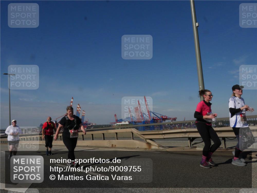 03.10.2025 - Köhlbrandbrückenlauf Matties Gatica Varas http://msf.ph/oto/9009755 03.10.2025 13:07:24 Position 2 118 meine-sportfotos.de