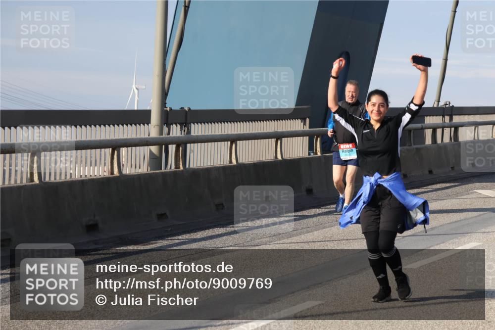 03.10.2025 - Köhlbrandbrückenlauf Julia Fischer http://msf.ph/oto/9009769 03.10.2025 10:18:06 Position 2  meine-sportfotos.de
