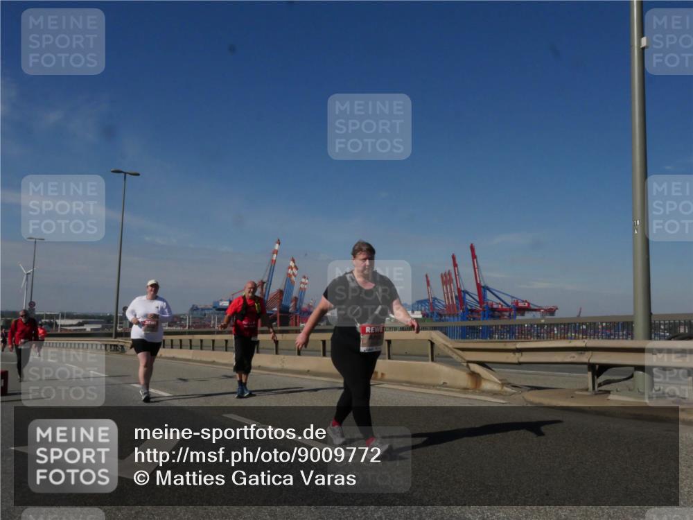 03.10.2025 - Köhlbrandbrückenlauf Matties Gatica Varas http://msf.ph/oto/9009772 03.10.2025 13:07:25 Position 2 118 meine-sportfotos.de